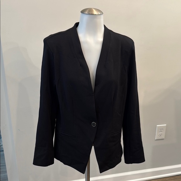 Liz Claiborne Small Black Office Blazer Tailored Fit Classic Design - Picture 2 of 8